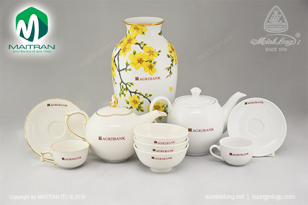 Bộ trà, chén, bình hoa in logo Ngân hàng Agribank